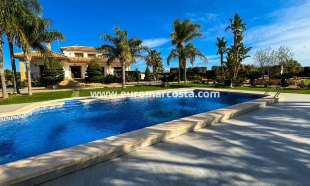 Sale - Country house - Orihuela