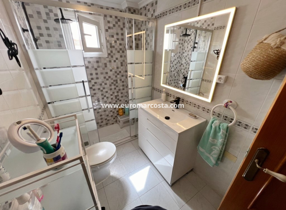 Sale - Apartment / flat - La Mata