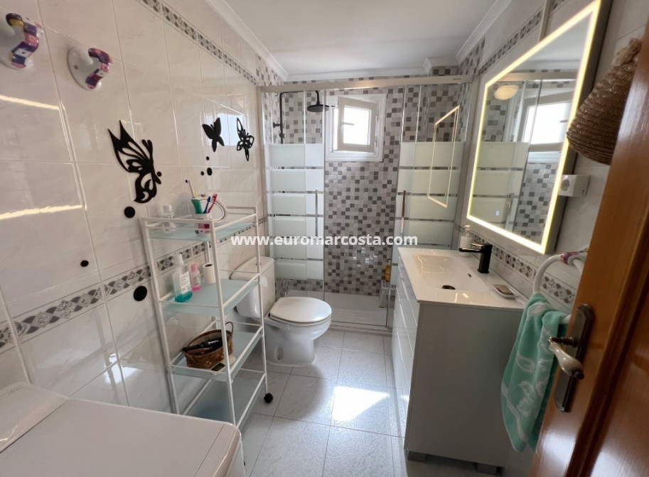 Sale - Apartment / flat - La Mata