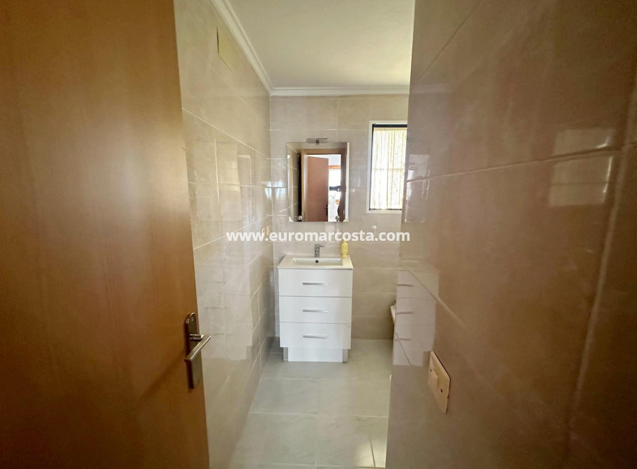 Sale - Apartment / flat - La Mata