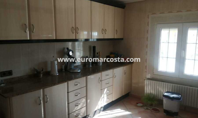 Sale - Detached Villa - Albatera