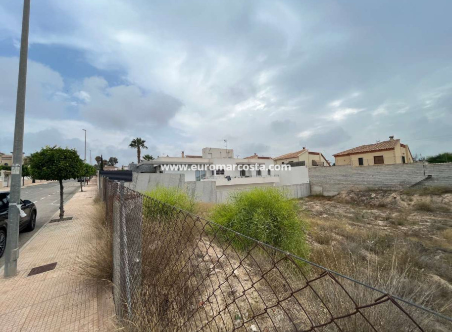 Sale - Plot / Land - San Fulgencio