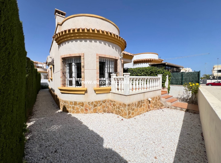 Sale - Villa - Los Montesinos