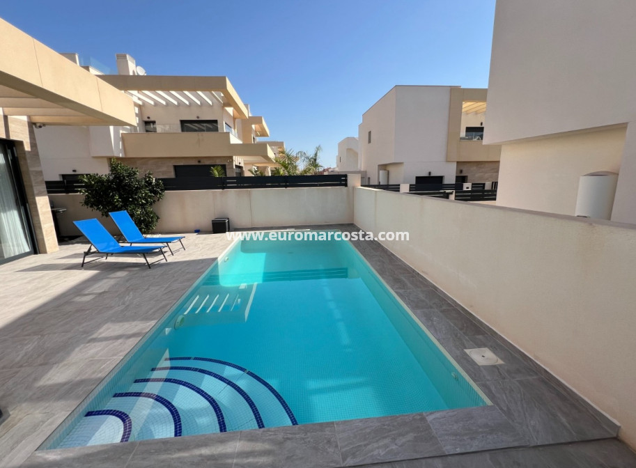 Venta - Detached House / Villa - Los Montesinos