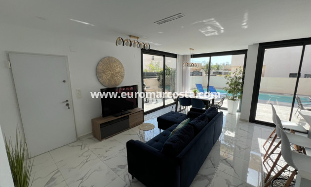 Venta - Detached House / Villa - Los Montesinos