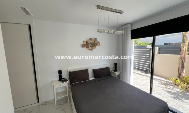 Venta - Detached House / Villa - Los Montesinos