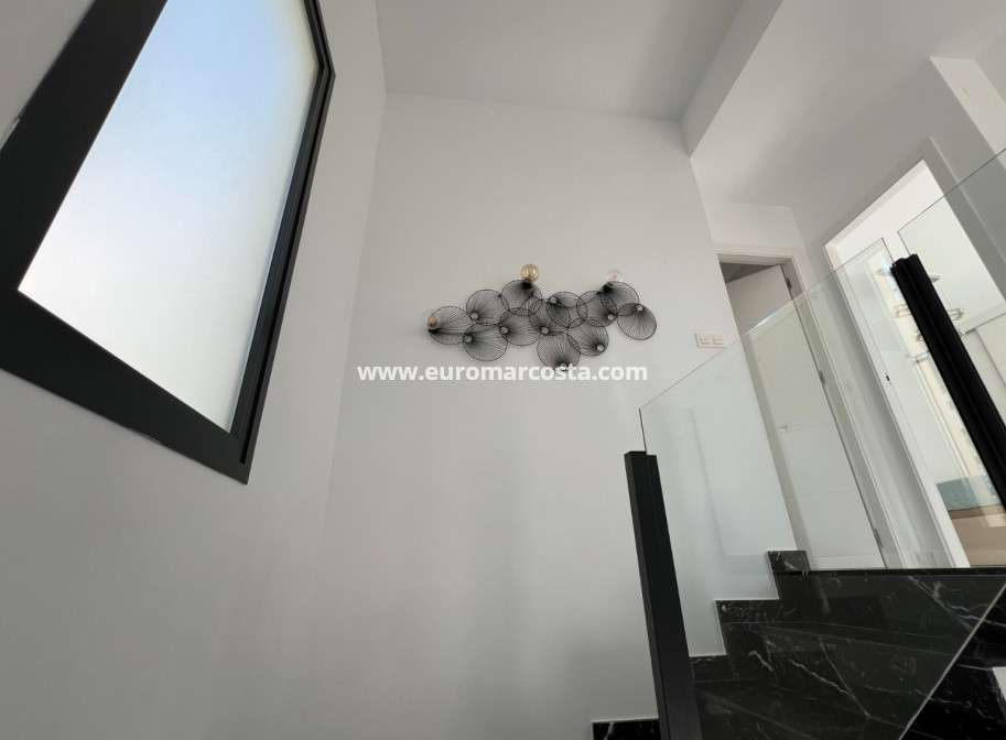 Venta - Detached House / Villa - Los Montesinos