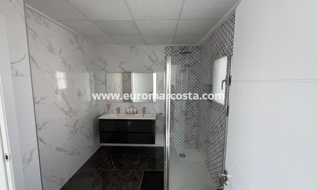 Venta - Detached House / Villa - Los Montesinos