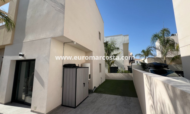 Venta - Detached House / Villa - Los Montesinos