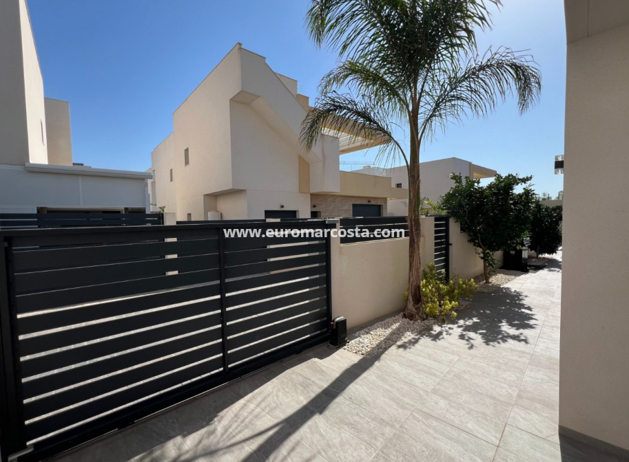 Venta - Detached House / Villa - Los Montesinos