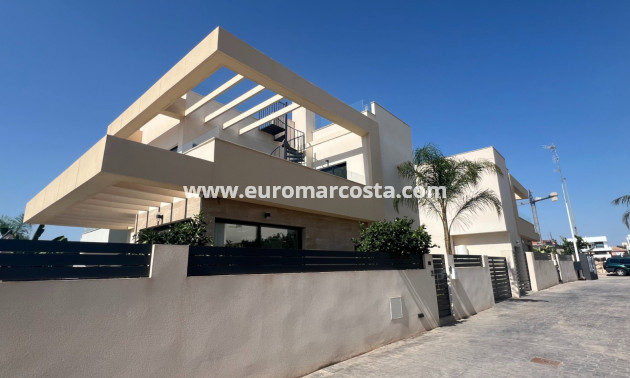 Venta - Detached House / Villa - Los Montesinos