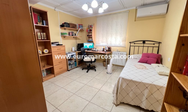 Sale - Chalet - San Fulgencio