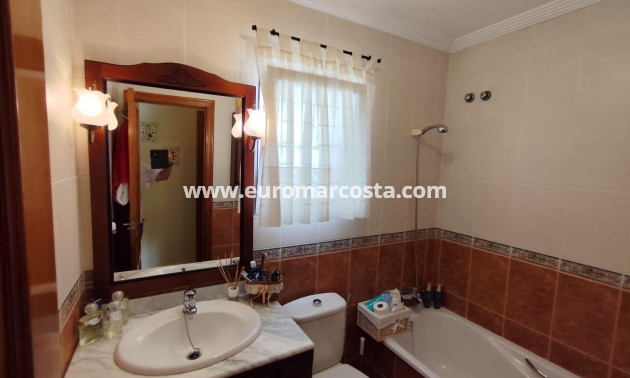 Venta - Villa - Torrevieja - La Mata