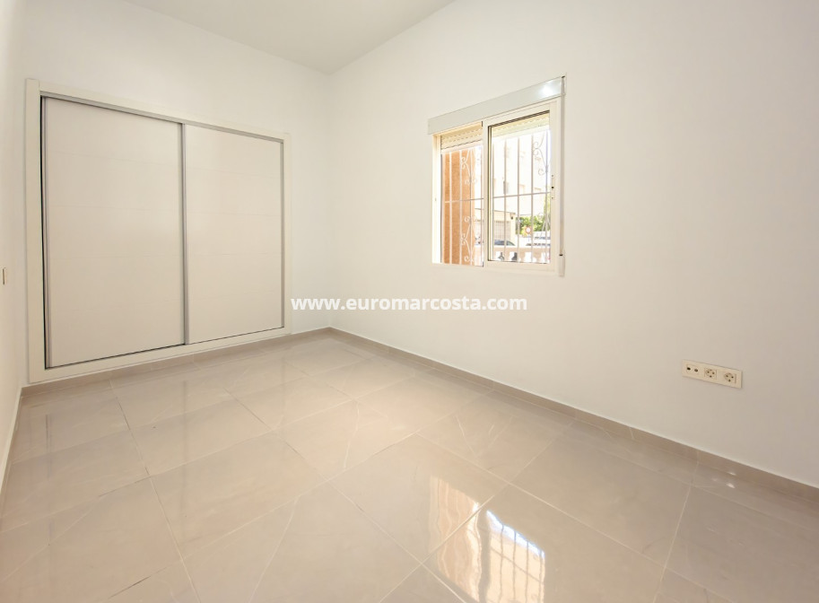 Sale - Apartment / flat - Torrevieja - TORREVIEJA