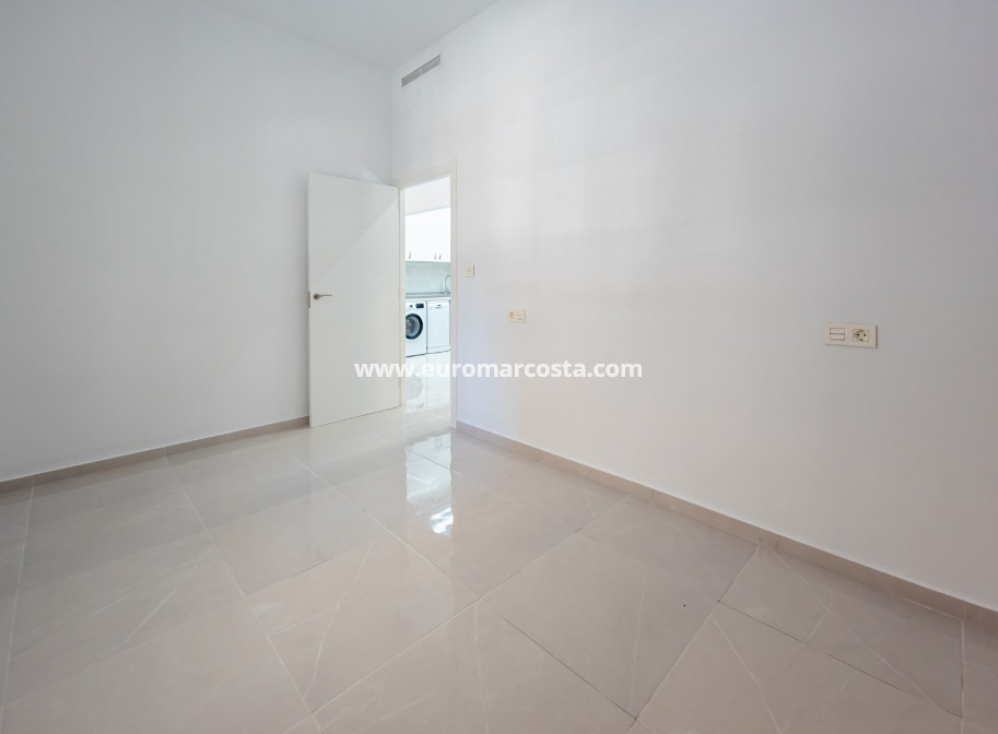 Sale - Apartment / flat - Torrevieja - TORREVIEJA