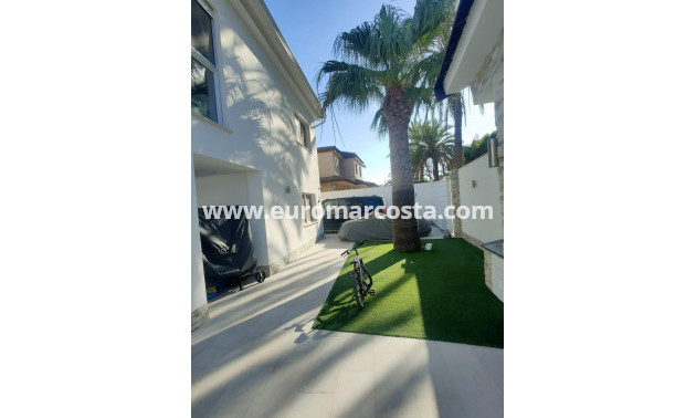 Sale - Villa - Orihuela Costa