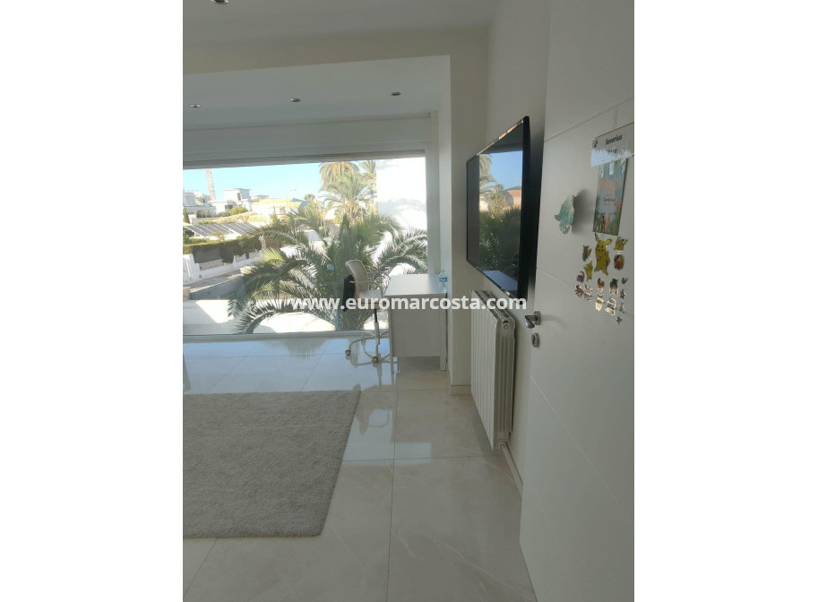 Sale - Villa - Orihuela Costa