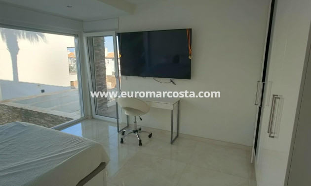 Sale - Villa - Orihuela Costa