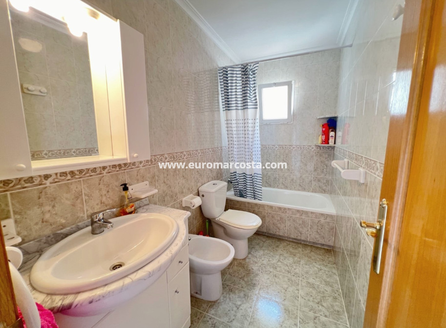 Sale - Apartment / flat - Guardamar del Segura