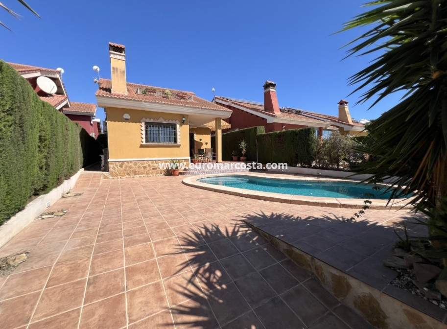 Venta - Chalet - Guardamar del Segura - raso