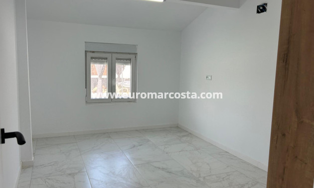 Venta - Villa - Almoradi - Heredades