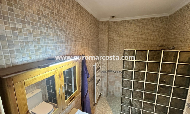 Sale - Detached House / Villa - Torrevieja