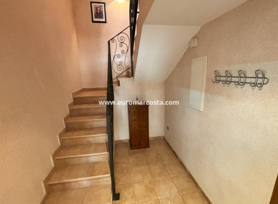 Sale - Detached House / Villa - Torrevieja