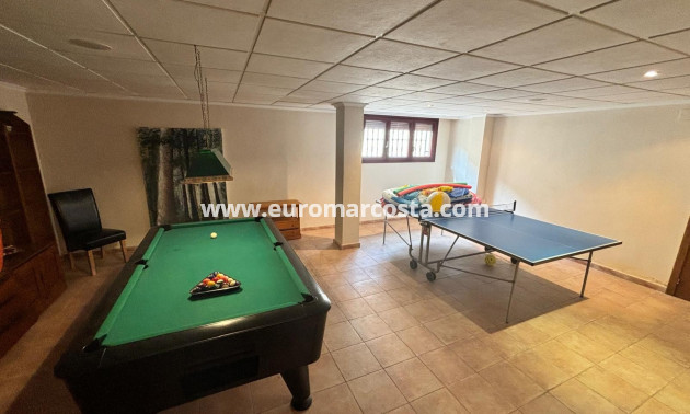 Sale - Detached House / Villa - Torrevieja