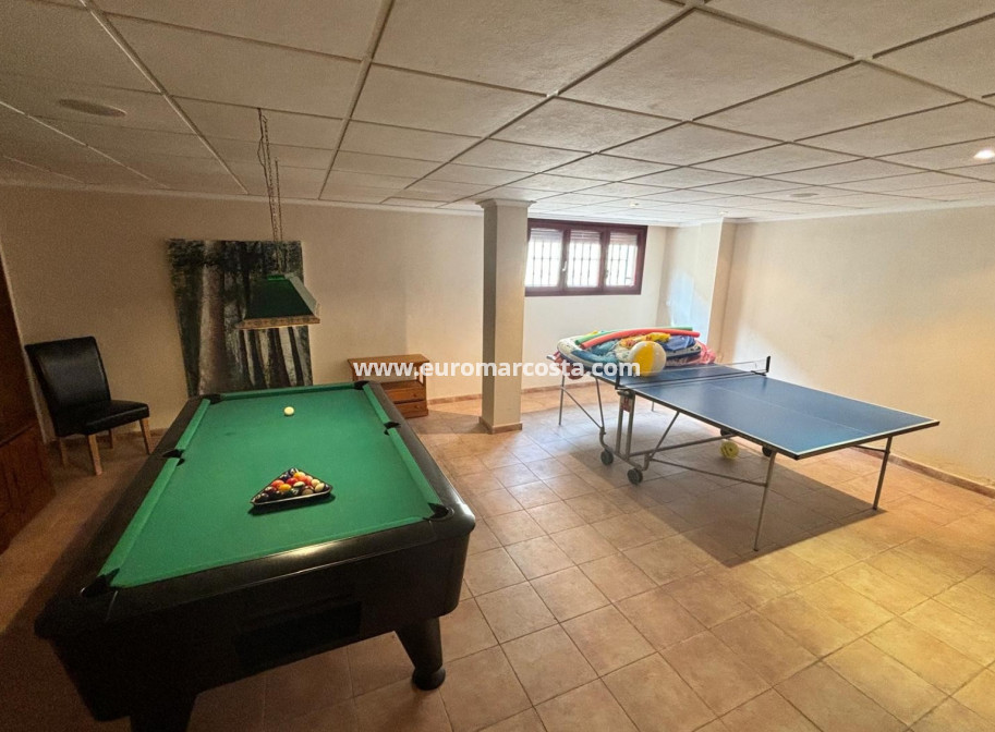 Sale - Detached House / Villa - Torrevieja