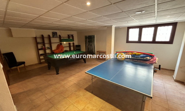 Sale - Detached House / Villa - Torrevieja