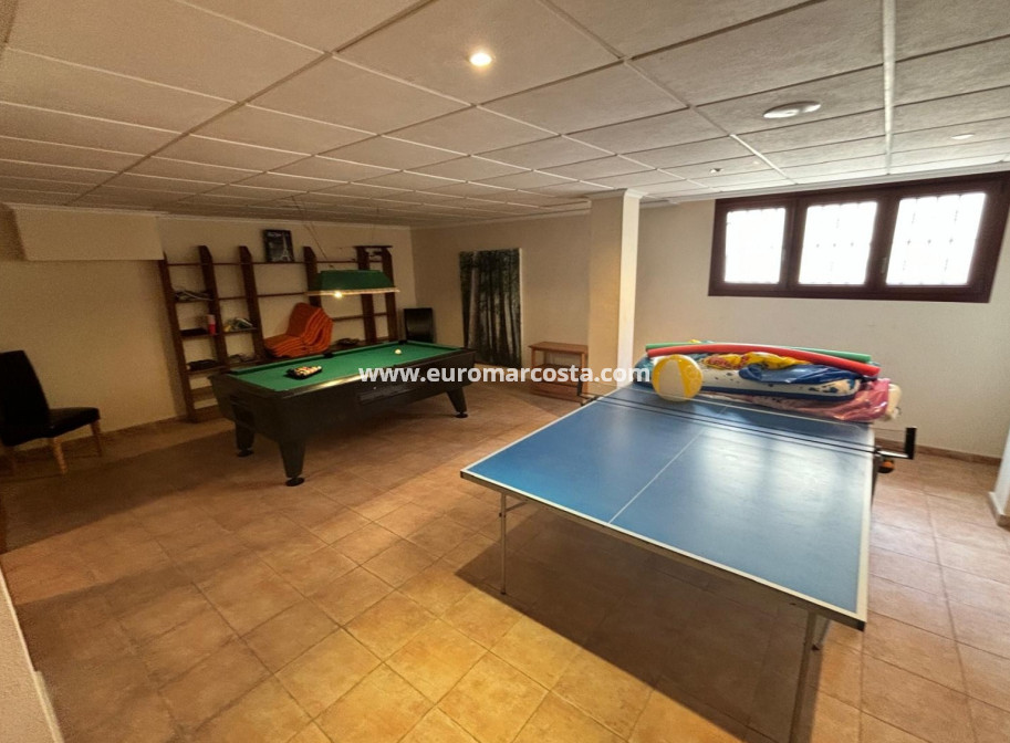 Sale - Detached House / Villa - Torrevieja