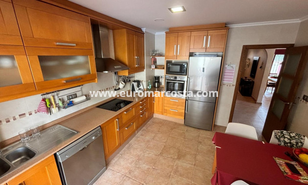 Sale - Detached House / Villa - Torrevieja