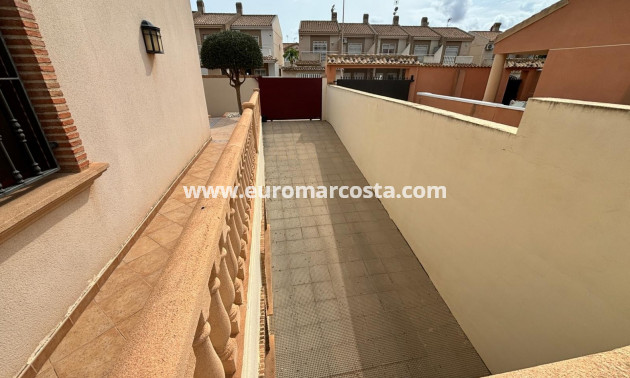 Sale - Detached House / Villa - Torrevieja