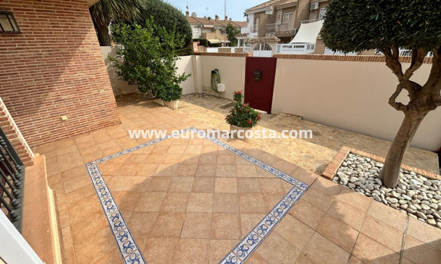 Sale - Detached House / Villa - Torrevieja