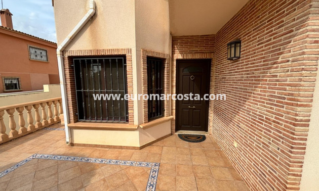 Sale - Detached House / Villa - Torrevieja