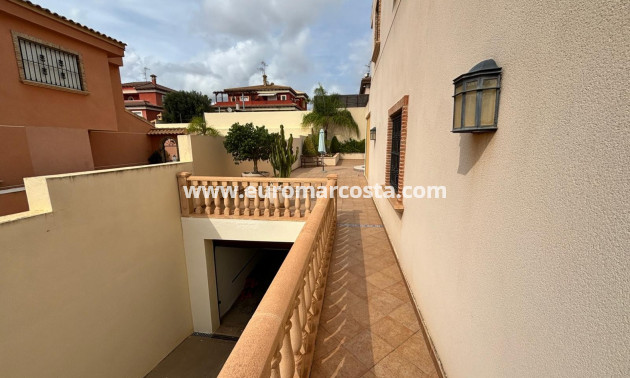 Sale - Detached House / Villa - Torrevieja