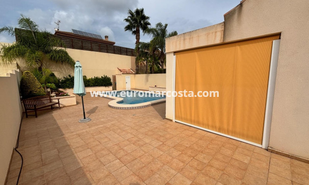 Sale - Detached House / Villa - Torrevieja