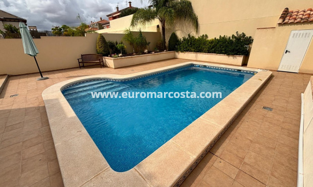 Sale - Detached House / Villa - Torrevieja