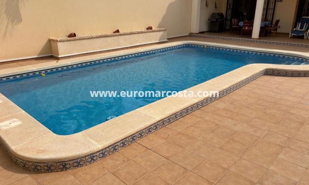 Sale - Detached House / Villa - Torrevieja