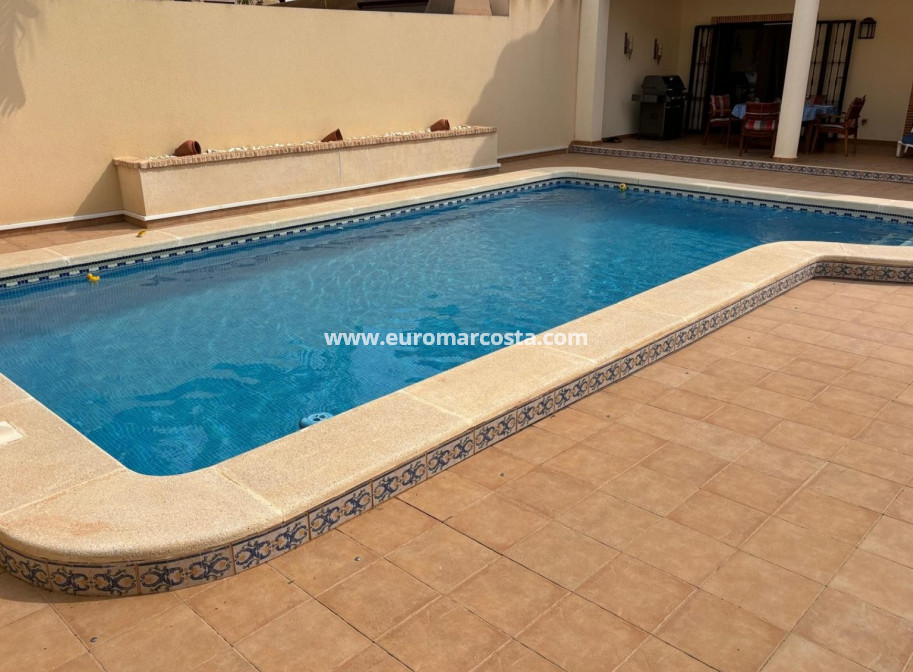 Sale - Detached House / Villa - Torrevieja