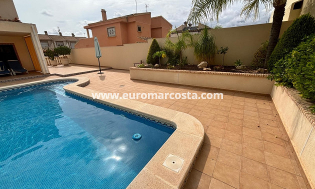 Sale - Detached House / Villa - Torrevieja