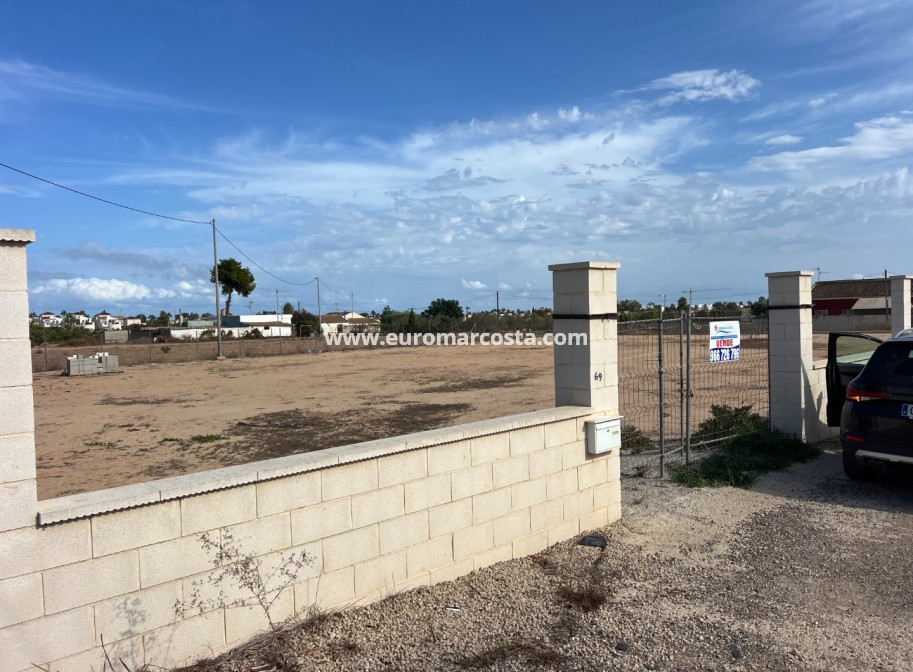 Sale - Plot / Land - Guardamar del Segura