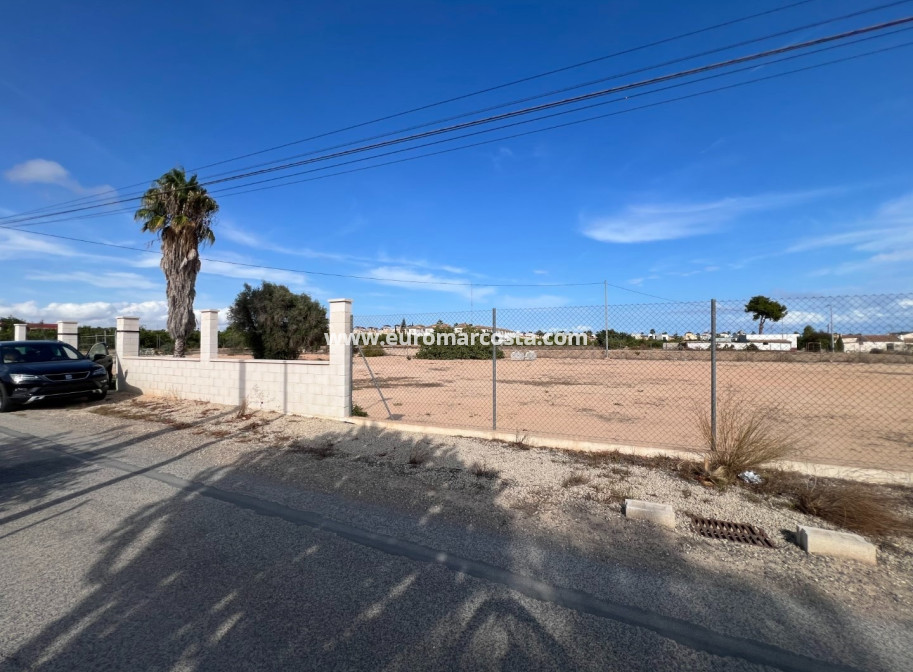 Sale - Plot / Land - Guardamar del Segura