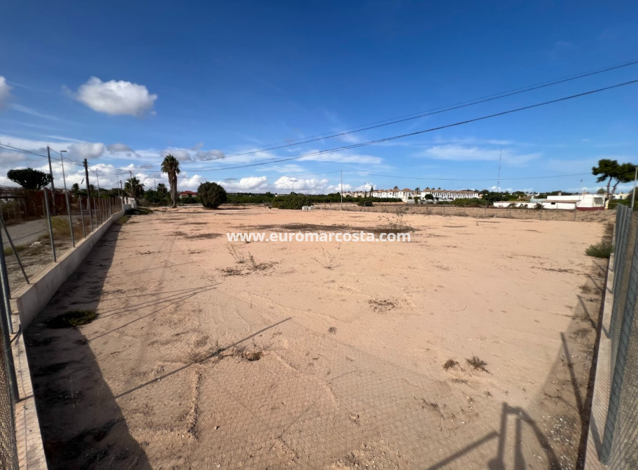 Sale - Plot / Land - Guardamar del Segura