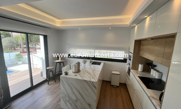 Sale - Detached House / Villa - Ciudad Quesada