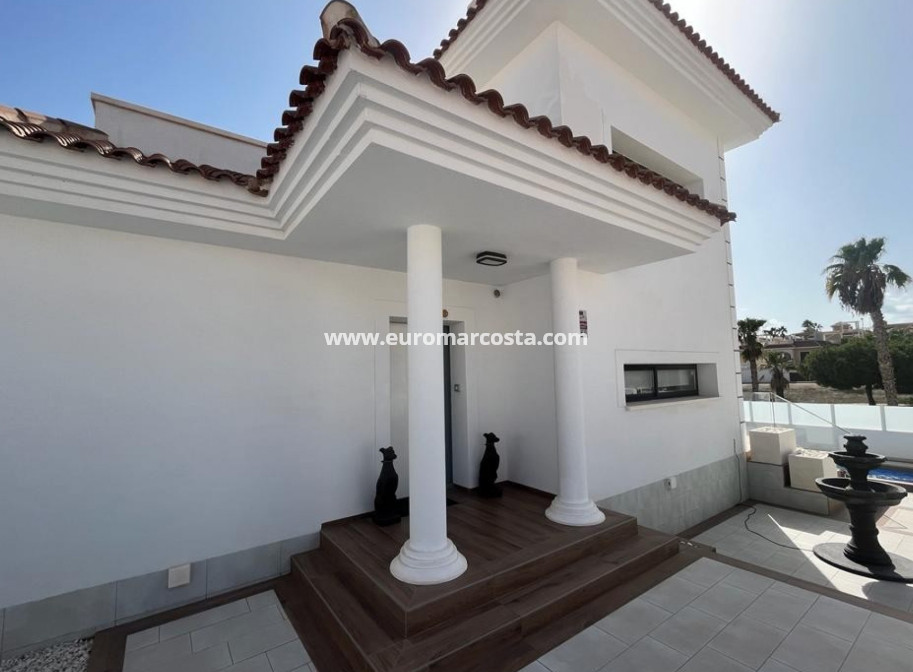 Sale - Detached House / Villa - Ciudad Quesada