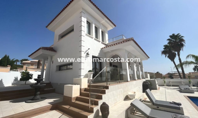 Sale - Detached House / Villa - Ciudad Quesada