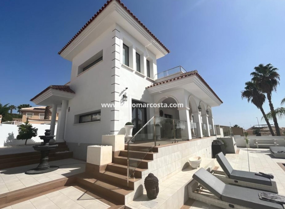 Sale - Detached House / Villa - Ciudad Quesada