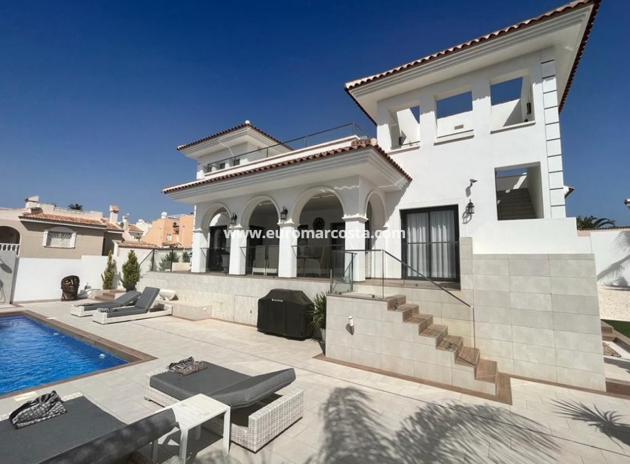 Sale - Detached House / Villa - Ciudad Quesada