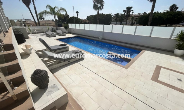 Sale - Detached House / Villa - Ciudad Quesada